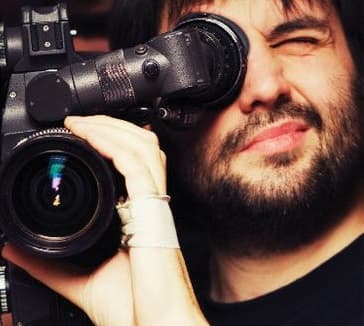 دورة تصوير الفيديو والمونتاج — صورة مستوردة بحاجة إلى مراجعة الوصف